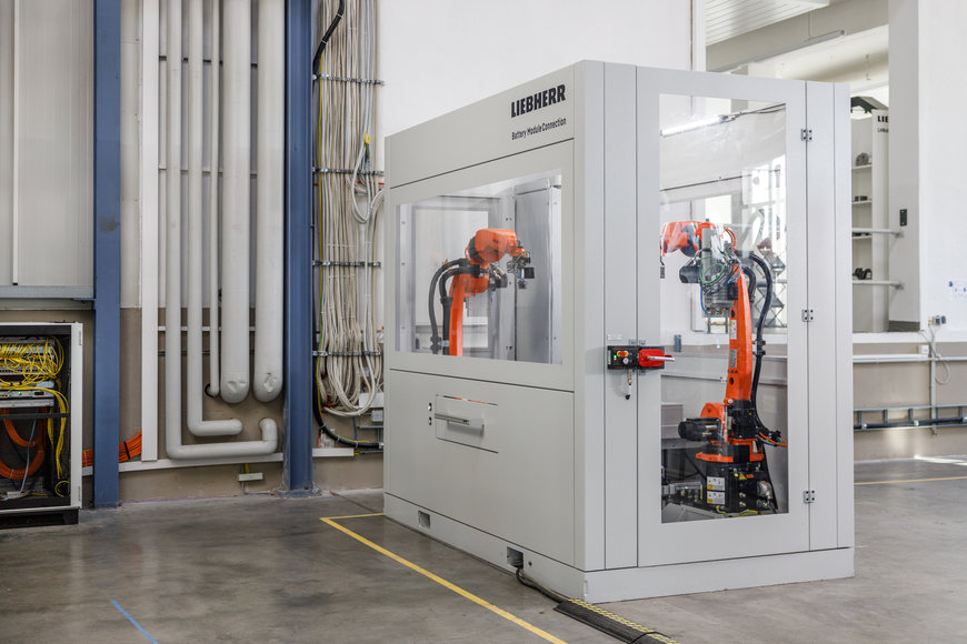 KUKA: KR CYBERTECH steckt Modulverbinder für Hochvoltbatteriepacks